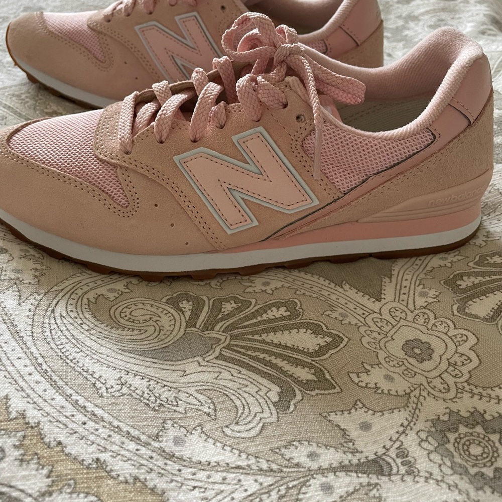 Women’s new balance sneaker size 7 1/2